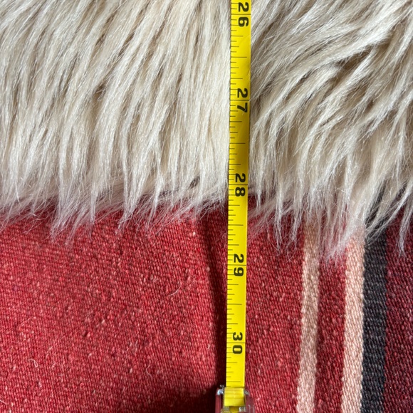 Eyeshadow faux fir vest - Picture 3 of 6